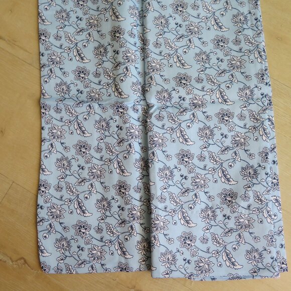 Set 2 Standard Pillowcases Blue White Floral Cotton Polyester New Open Package - Picture 3 of 7